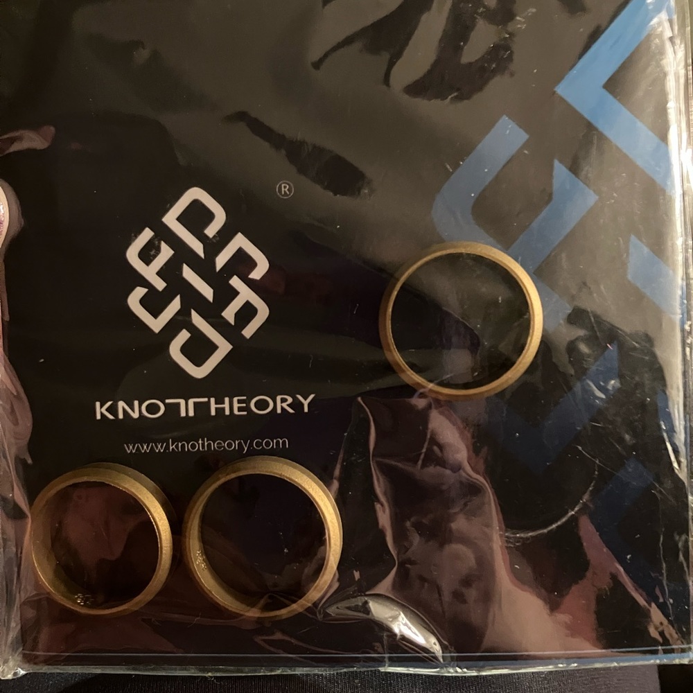 Knot theory breatheable silicone ring - bronze - Picture 1 of 3